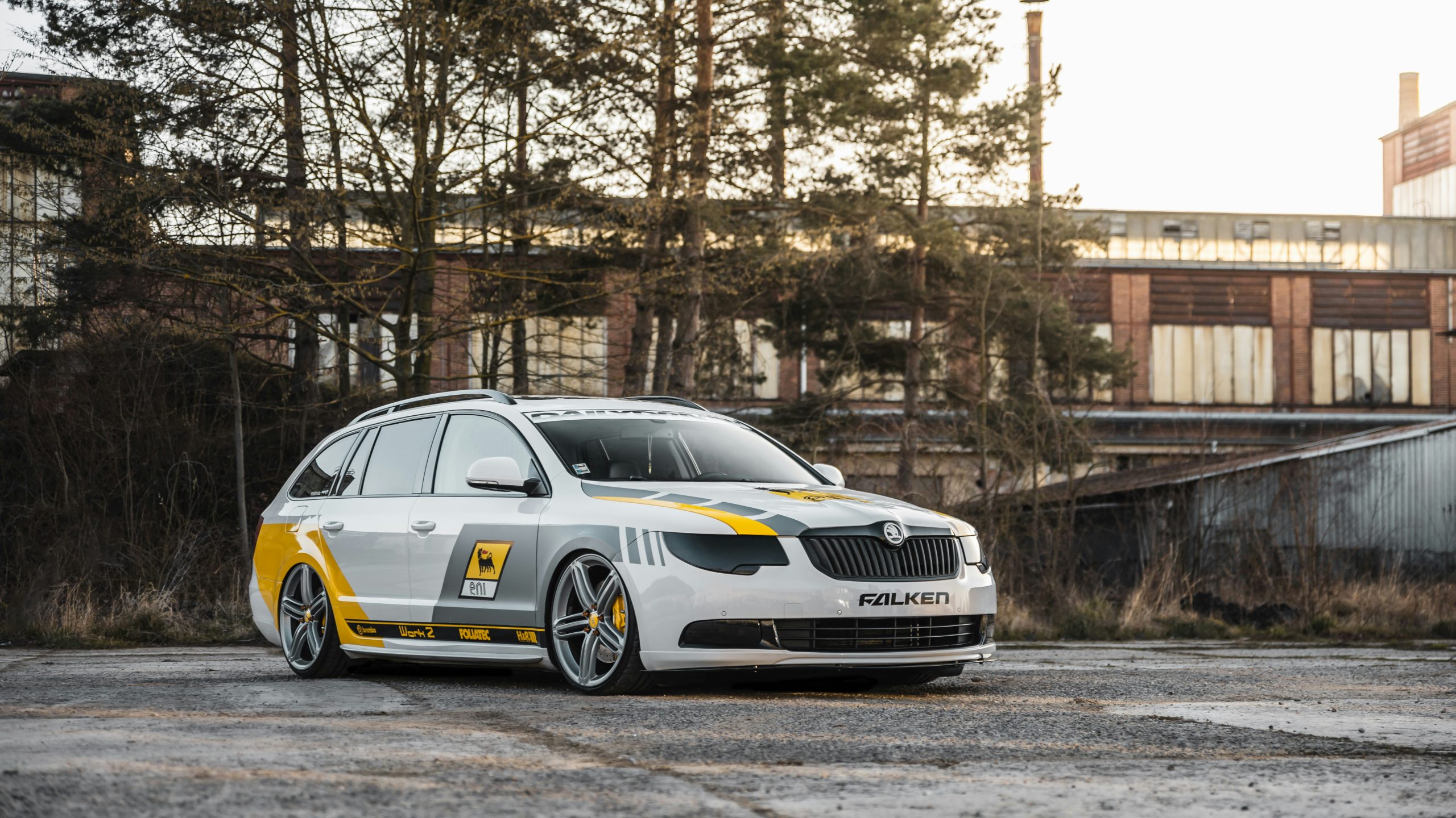découvrez tout sur le car tuning : conseils, astuces, tendances et actualités pour personnaliser et améliorer les performances de votre voiture avec style.