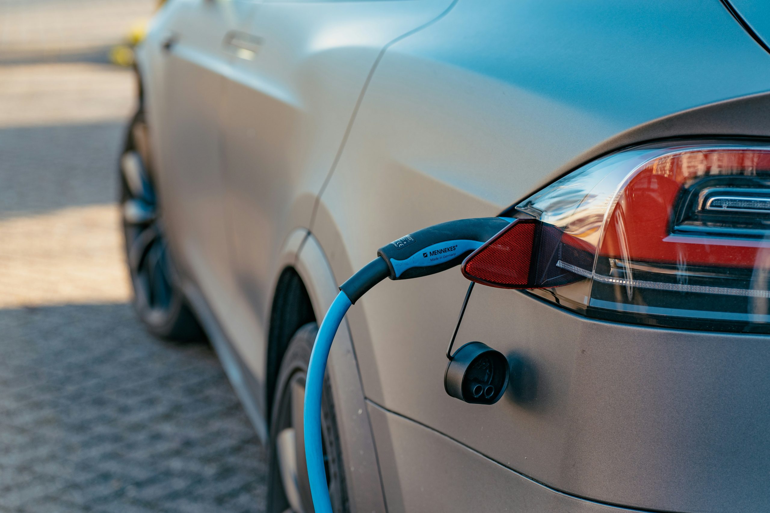 découvrez les avantages des voitures électriques et leur impact environnemental avec notre guide sur les voitures électriques.