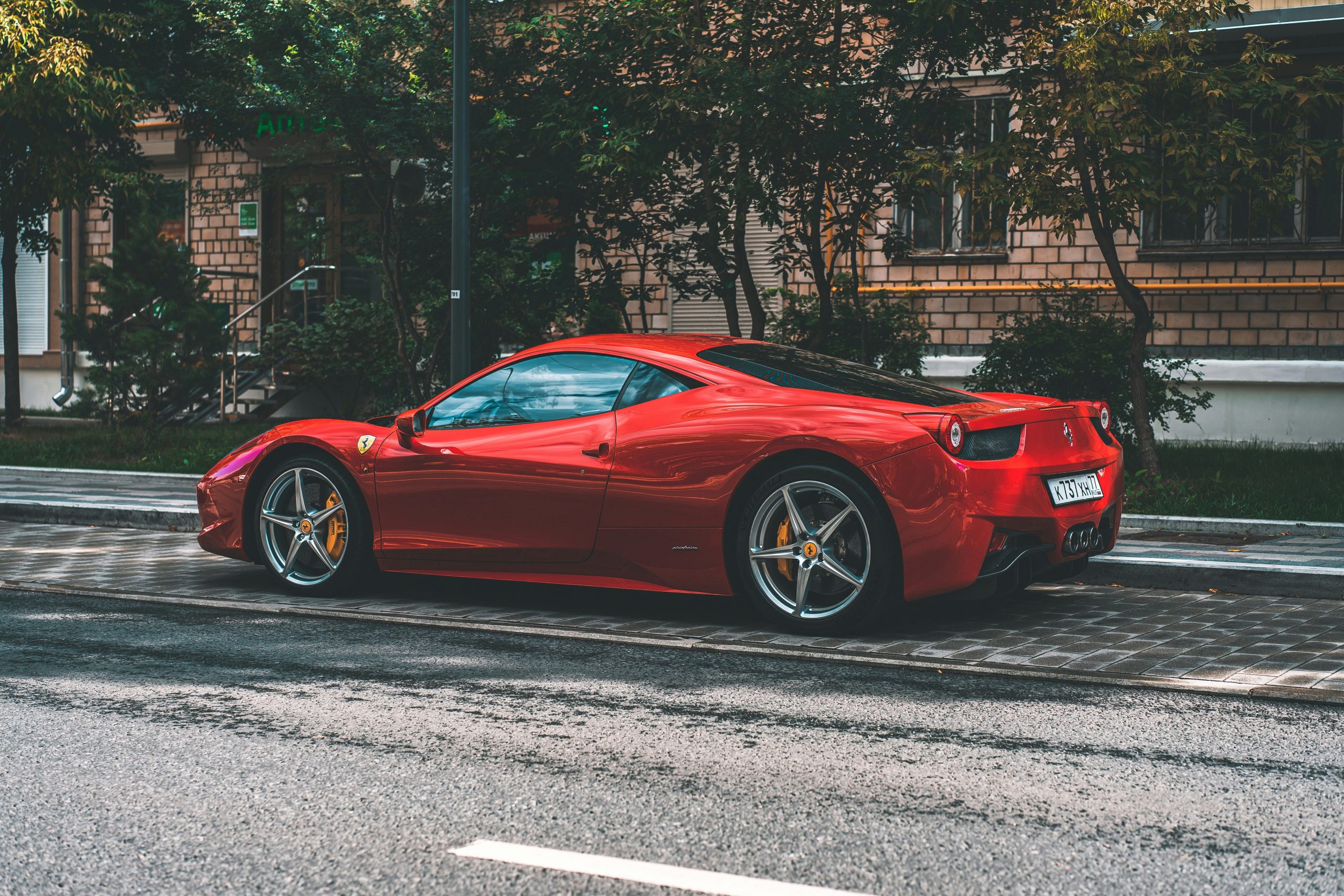 découvrez tout sur la légendaire ferrari : histoire, modèles emblématiques, performances et passion pour l'automobile de luxe.