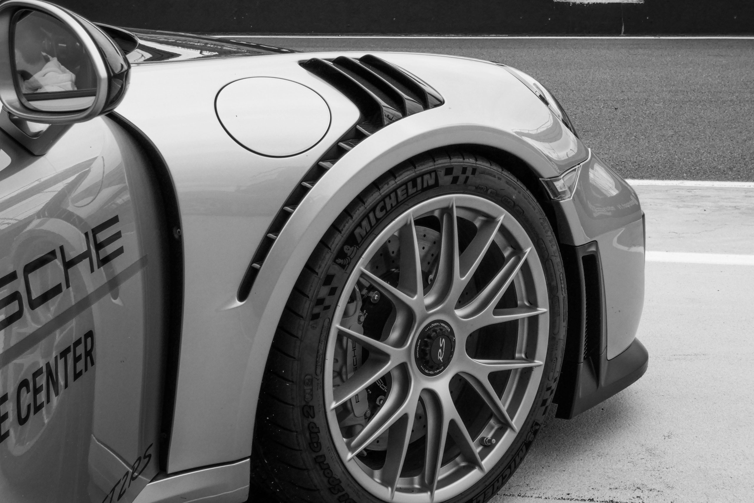 découvrez une large sélection de stickers le mans 24h pour personnaliser votre voiture ou votre intérieur. retrouvez des designs originaux et de haute qualité pour afficher votre passion pour la course automobile.