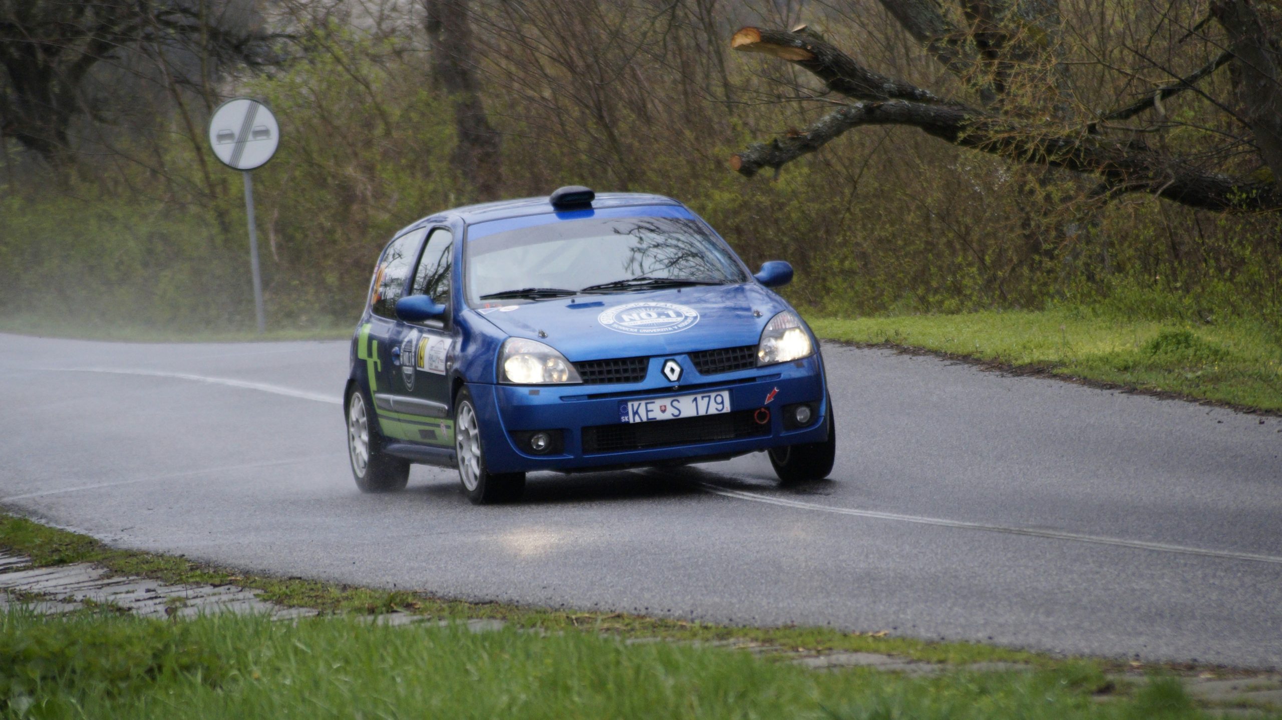découvrez le rallye charlemagne : un événement historique et culturel exceptionnel à ne pas manquer, regroupant passionnés d'histoire et amateurs de voitures anciennes.