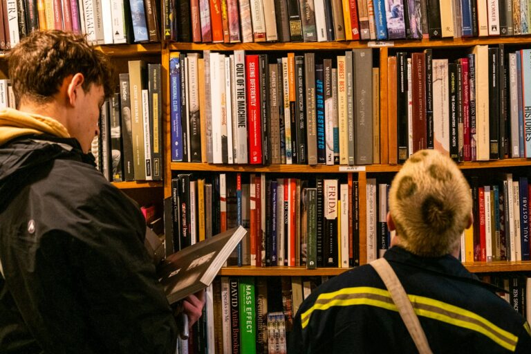 5 Méthodes Innovantes pour Rejoindre des Clubs de Lecture Mondiaux depuis N’importe Où