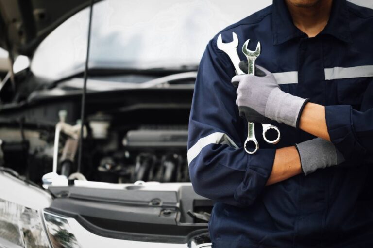 Quels outils sont essentiels pour un entretien auto en toute sécurité ?