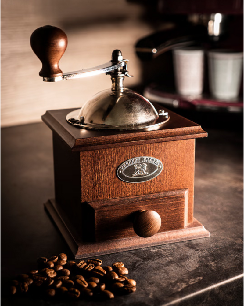 Moulin à café Peugeot Nostalgie en bois de hêtre avec mécanisme en acier réglable pour un café parfait