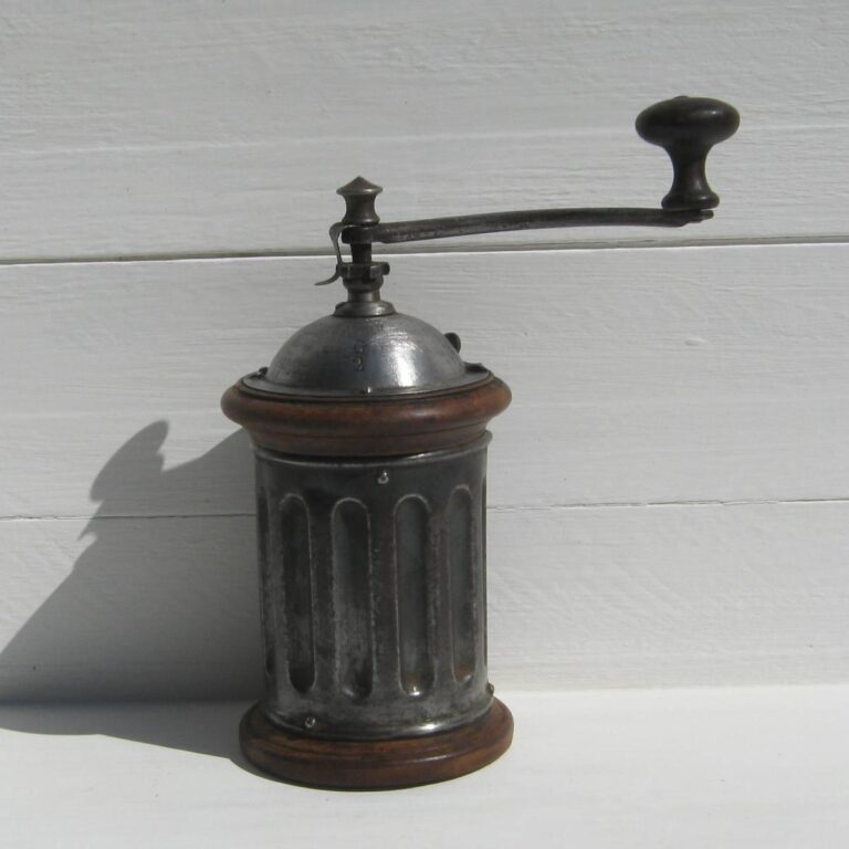 Ancien moulin à café Peugeot Frères modèle G2 authentique datant de la fin du XIXe siècle