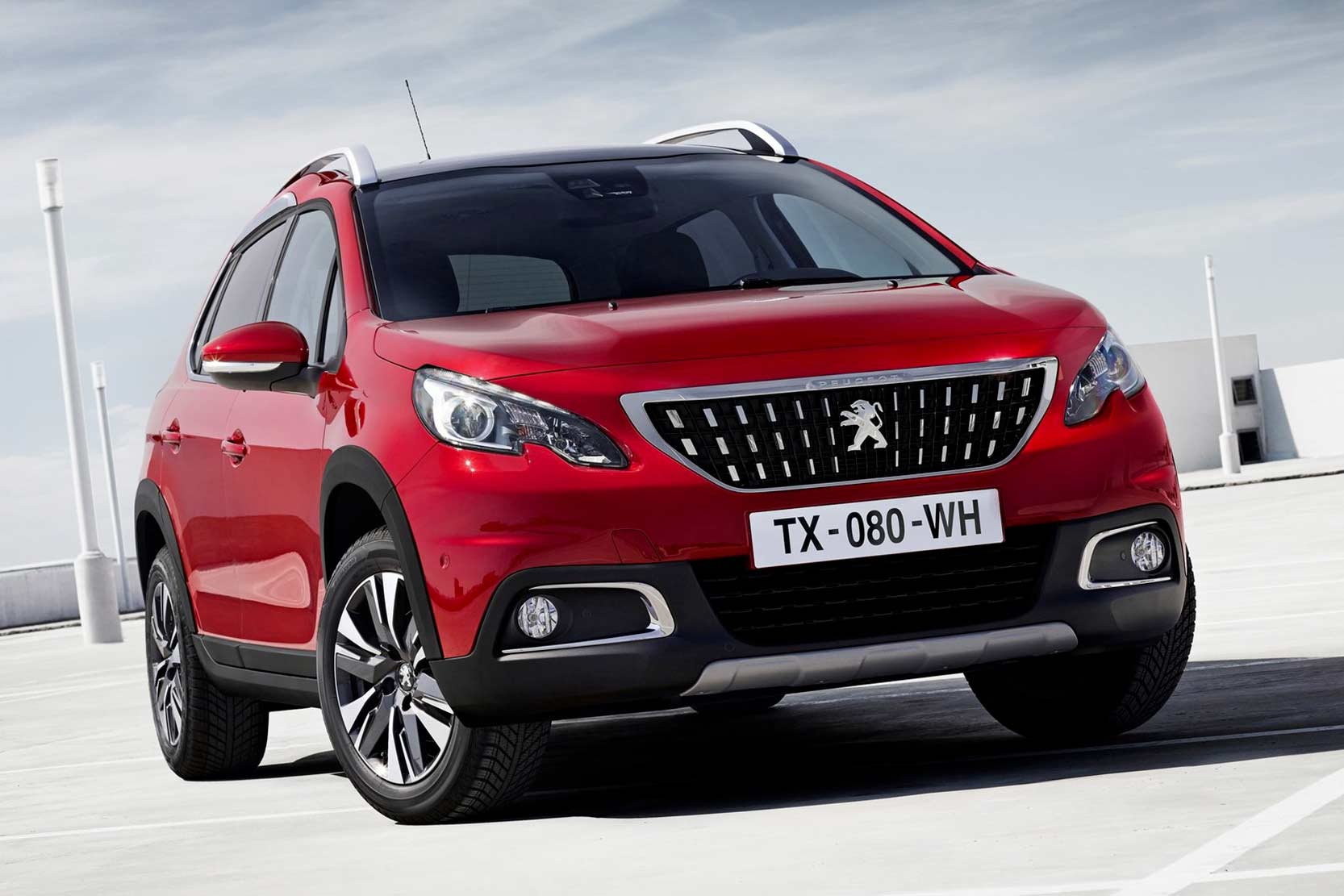 Vue de profil du Peugeot 2008 2017 PureTech illustrant son design moderne et ses courbes dynamiques