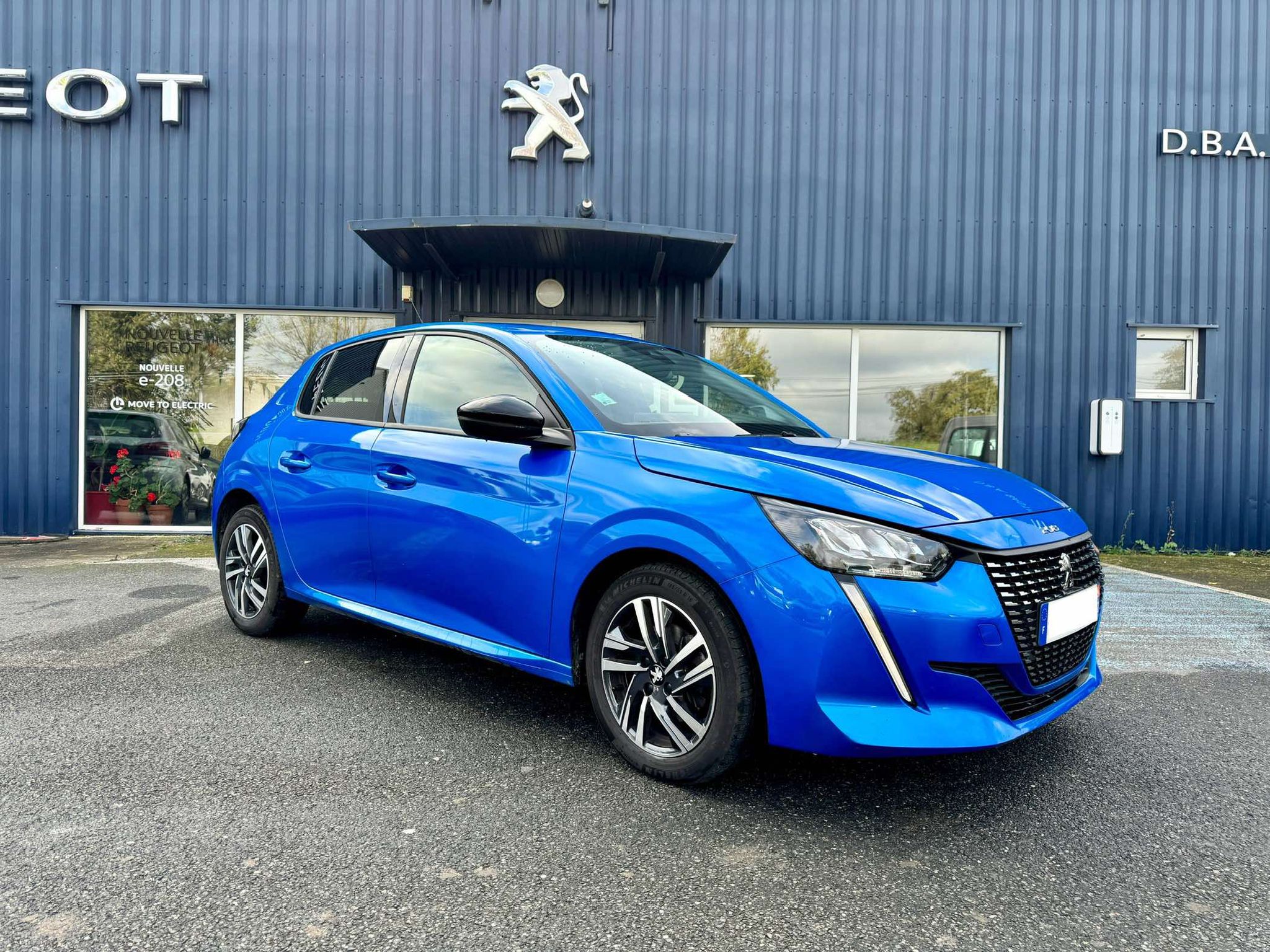 Peugeot 208 bleue 2025