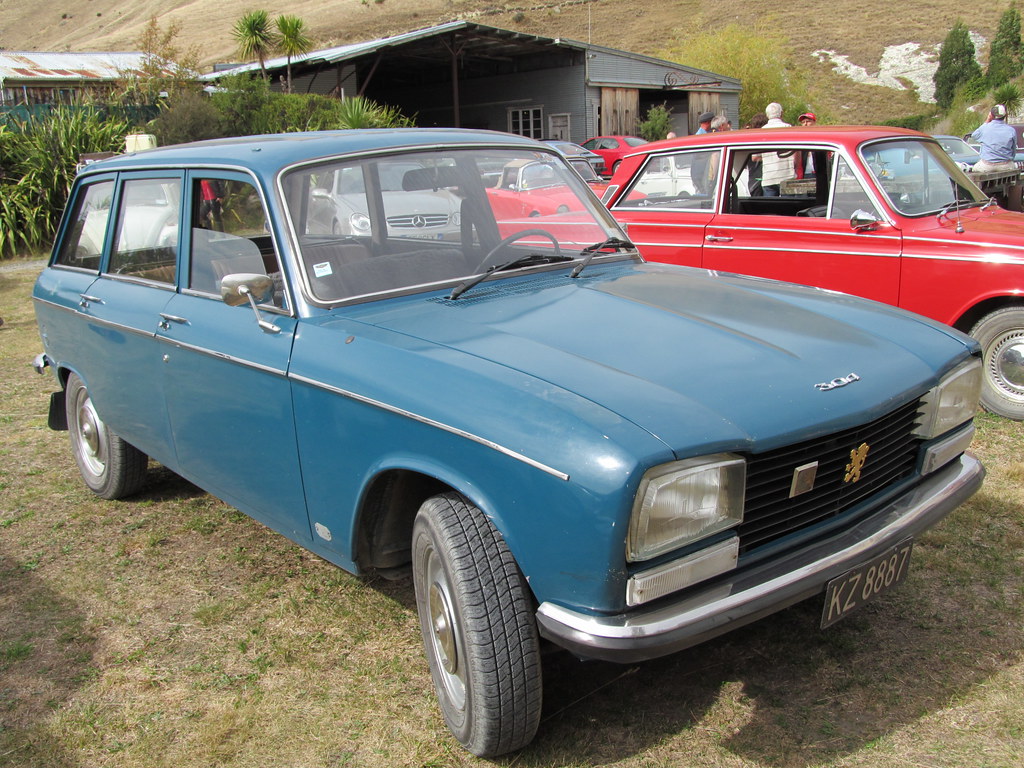 Peugeot 304 GL break de 1977 en excellent état, capturée en extérieur