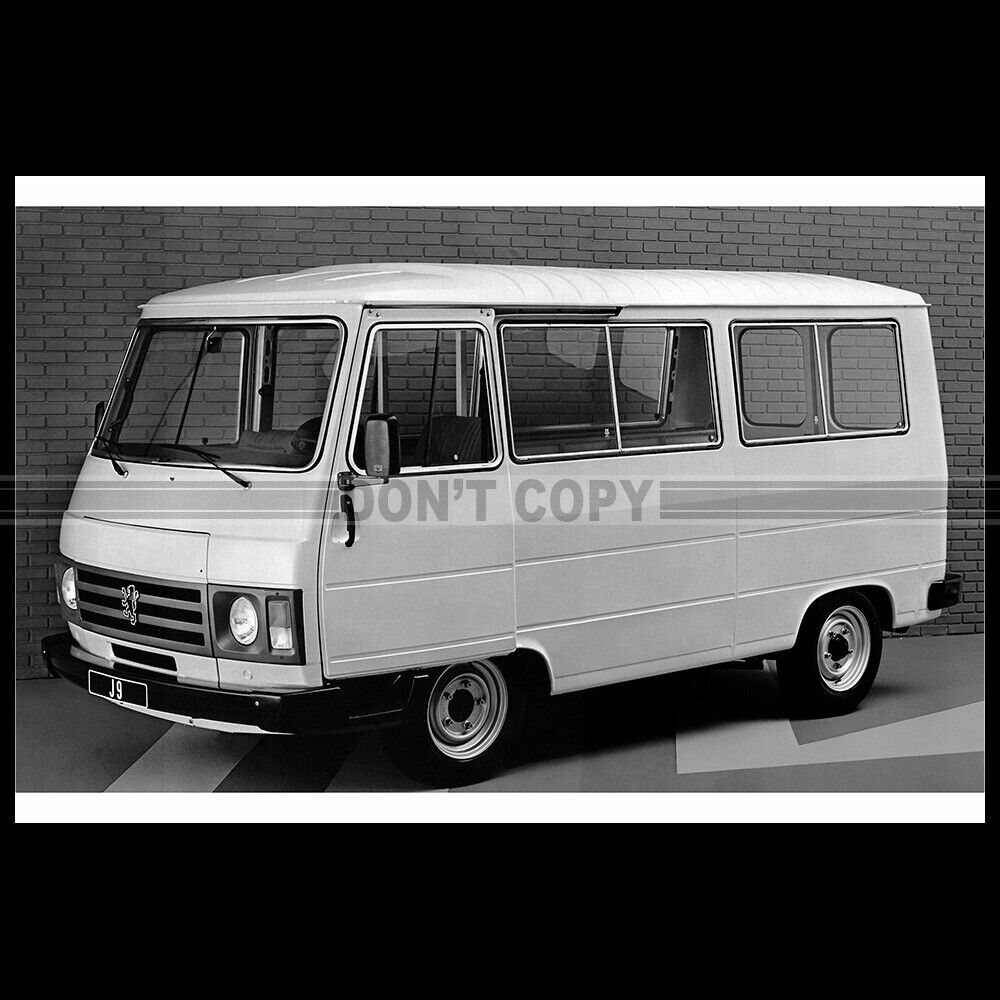 Peugeot J9 fourgon vitré des années 1980 en parfait état, vu de profil