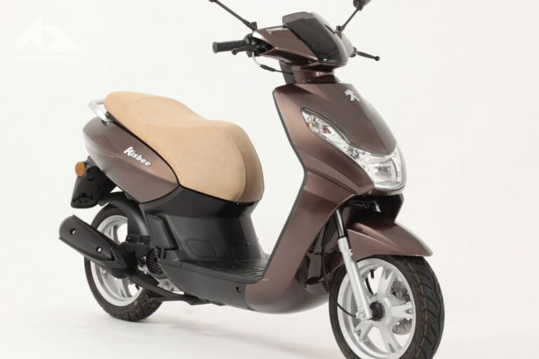 Vue latérale élégante du scooter Peugeot Kisbee 50cc blanc, parfait pour la mobilité urbaine