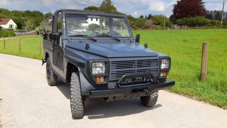 Peugeot P4 de 1980 en excellent état, modèle emblématique recherché en occasion