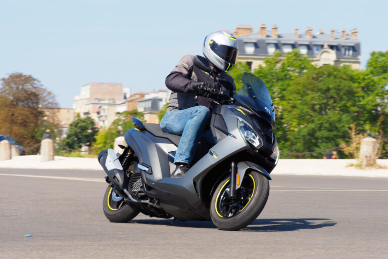 Essai du Peugeot Pulsion 125 GT 2023 en situation urbaine