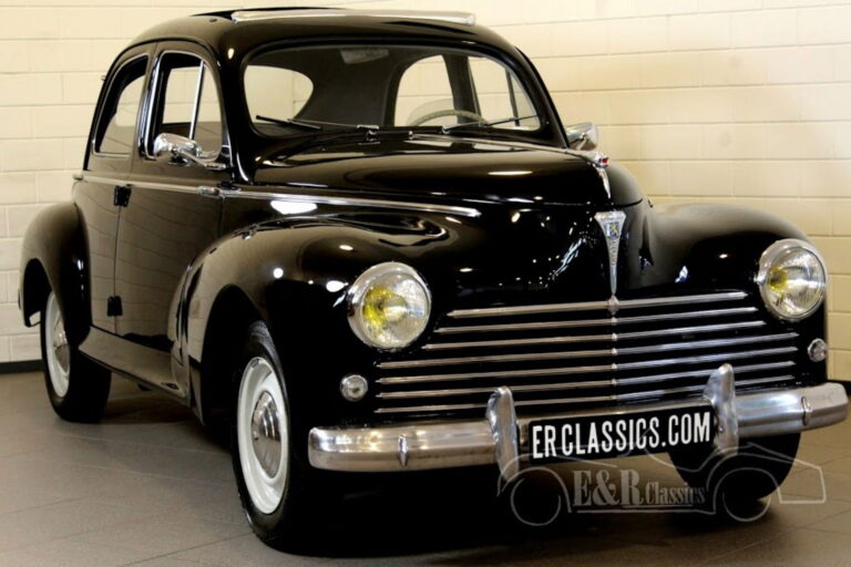 Voitures anciennes Peugeot exposées en collection chez E&R Classics