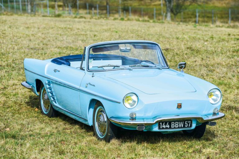 Renault Floride de 1959 dans son design emblématique, reflet du glamour automobile français