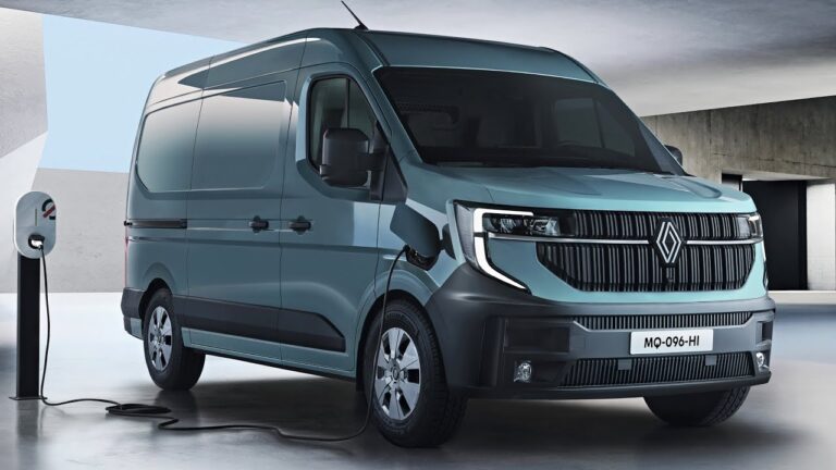 Vue d'ensemble du nouveau Renault Master 2025 avec focus sur les lignes modernes et robustes du fourgon