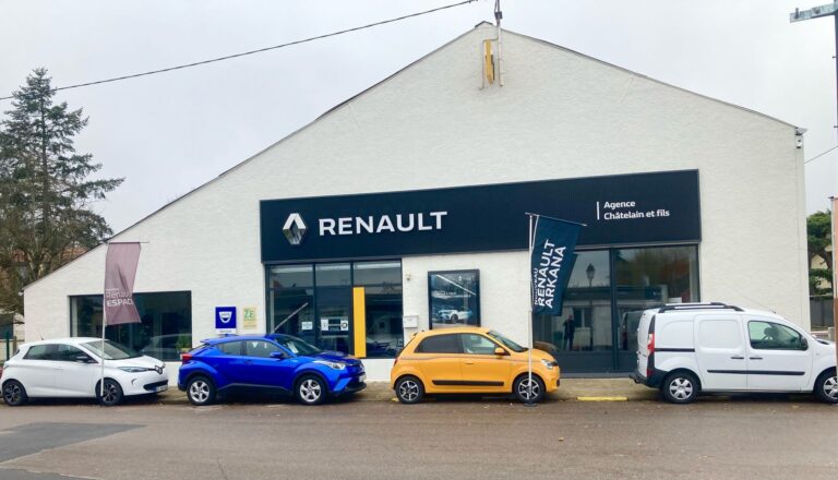 Façade de la concession Renault Verdier à Athis-Mons