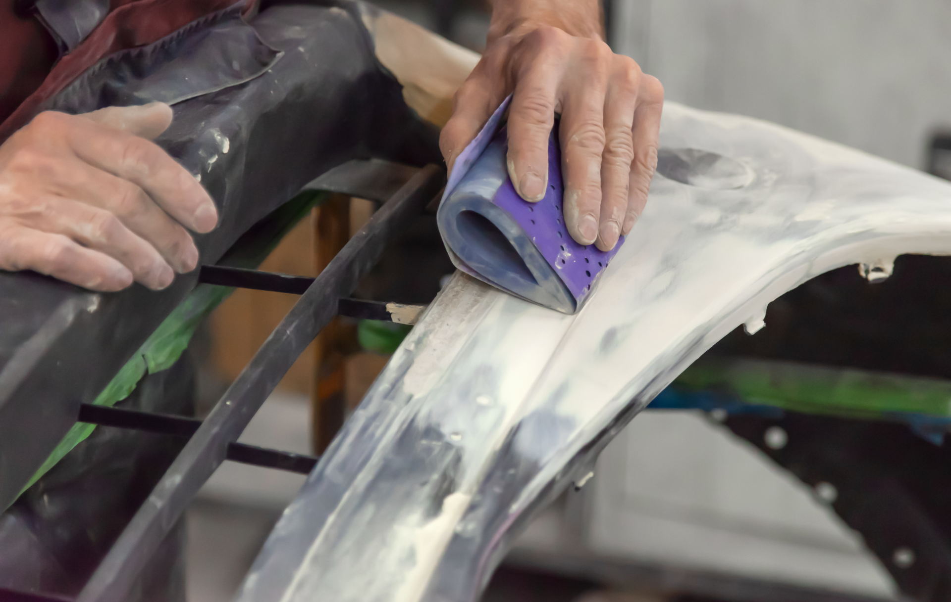 Préparer la carrosserie avant toute peinture